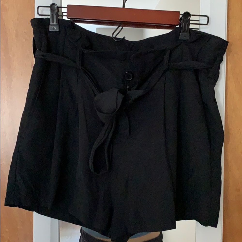 High-waisted Black Shorts